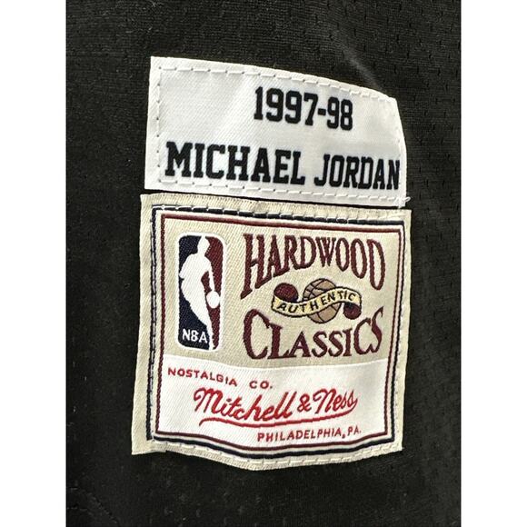 Vintage Mitchell & Ness Jersey CHICAGO BULLS Michael Jordan 23 Black Red 2XL - Picture 2 of 5